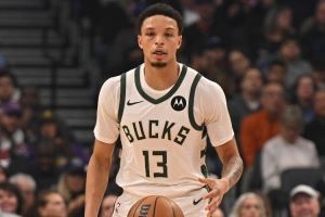 记者：罗林斯在进攻端进步了不少 特别是投射水平似乎日趋稳定